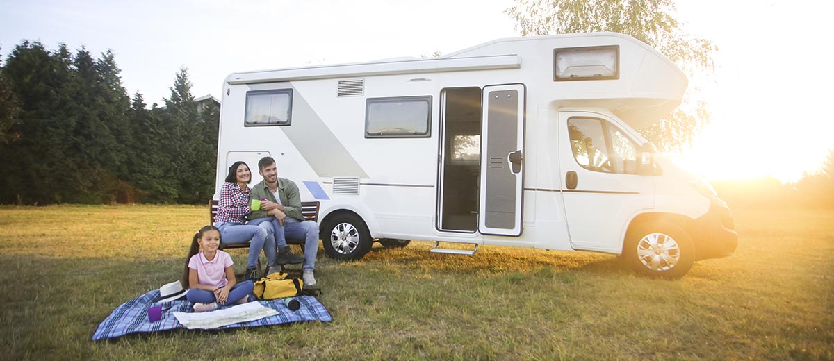 https://www.usbank.com/content/dam/usbank/financialiq/images/manage-your-household/buy-a-car/Deciding-whether-to-buy-an-RV-during-COVID-19_520.jpg