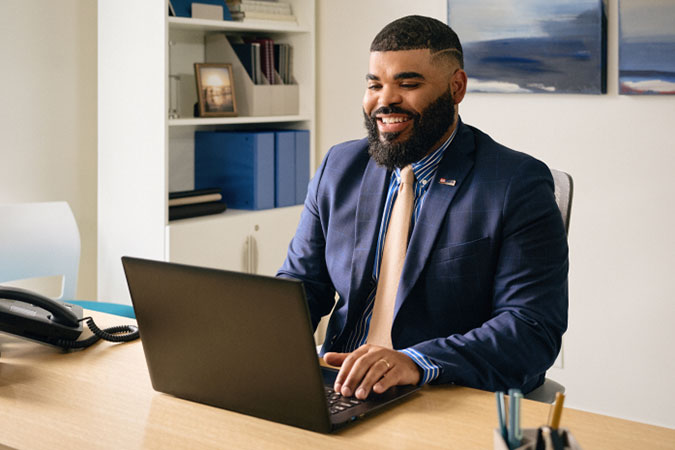 U.S. Bank employee on a laptop.