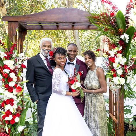 Family posing for wedding photo